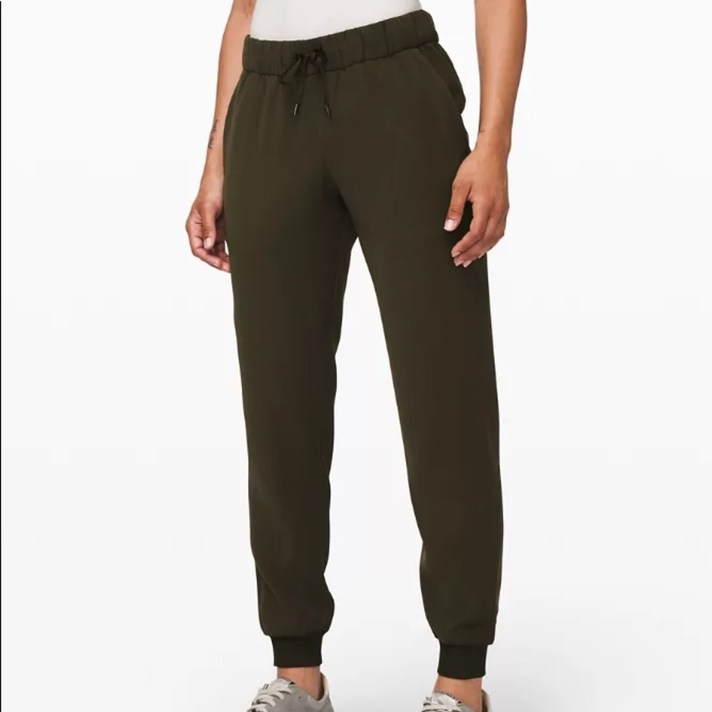 Lululemon On The Fly Jogger Woven